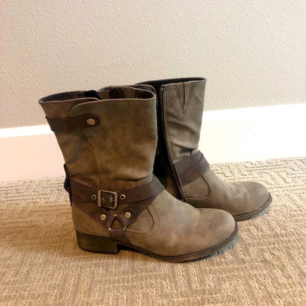 Calf height gray boots